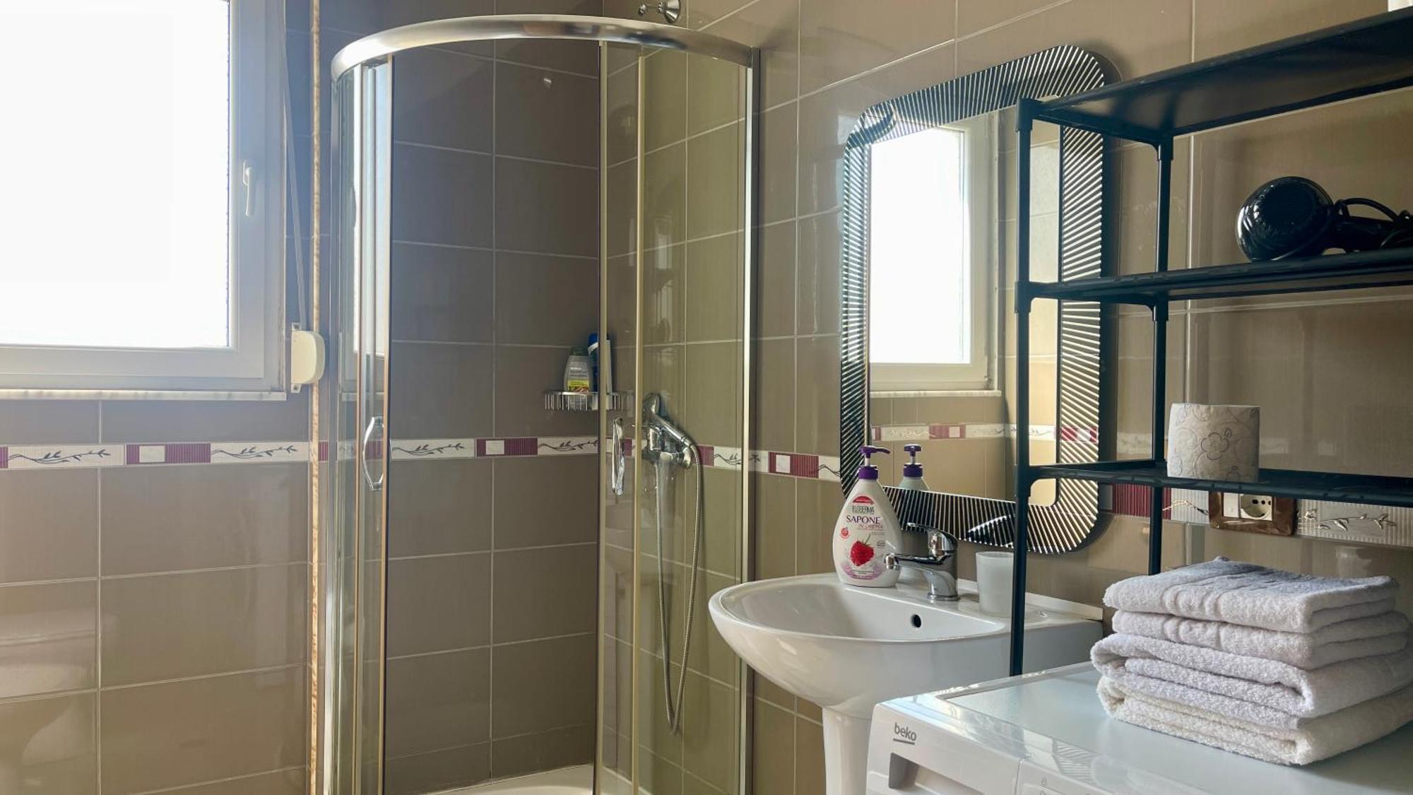21° Bs Pazari City Center Comfort Apartment Tiranë Ngoại thất bức ảnh